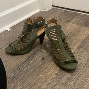 Dark green Rue 21 heels, Size 10